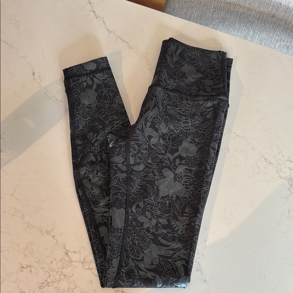 Lululemon Floral Patterned Black Leggings Foil EUC SIZE 2